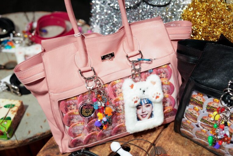 Shop Ita Bags from Japan via Rakufun Proxy Service.